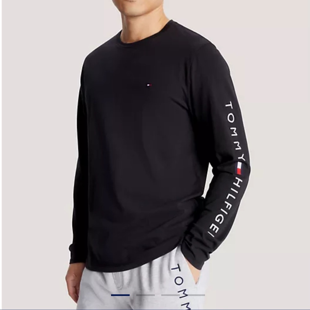 TOMMY HILFIGER
TH FLAG LOGO LONG-SLEEVE T-SHIRT